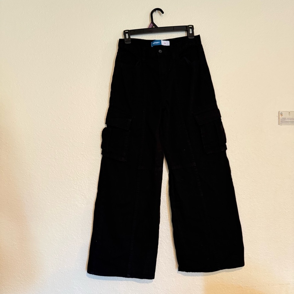 Old navy cargo pants - Picture 1 of 5